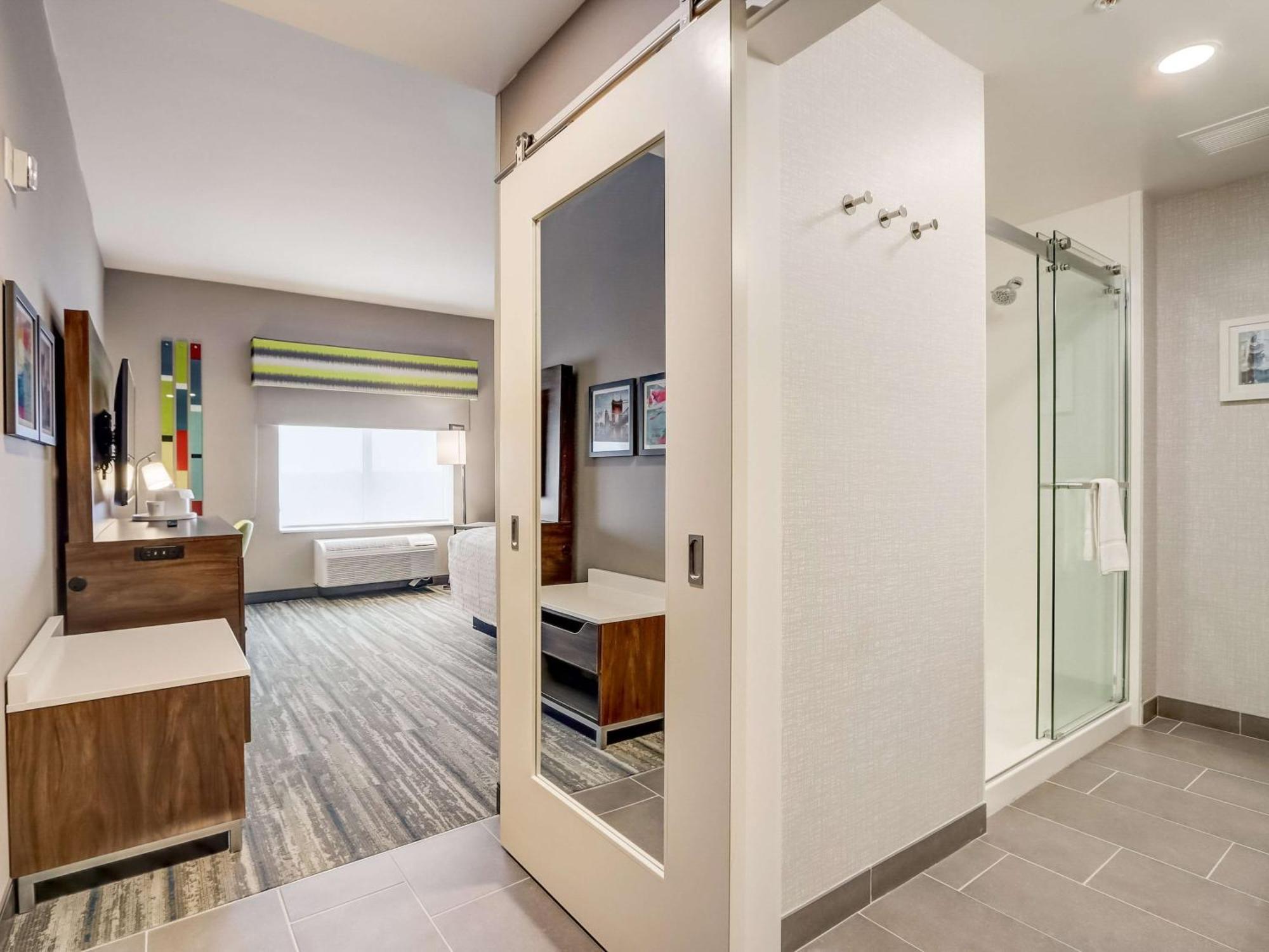 Hampton Inn & Suites Cincinnati Midtown Rookwood Exterior foto