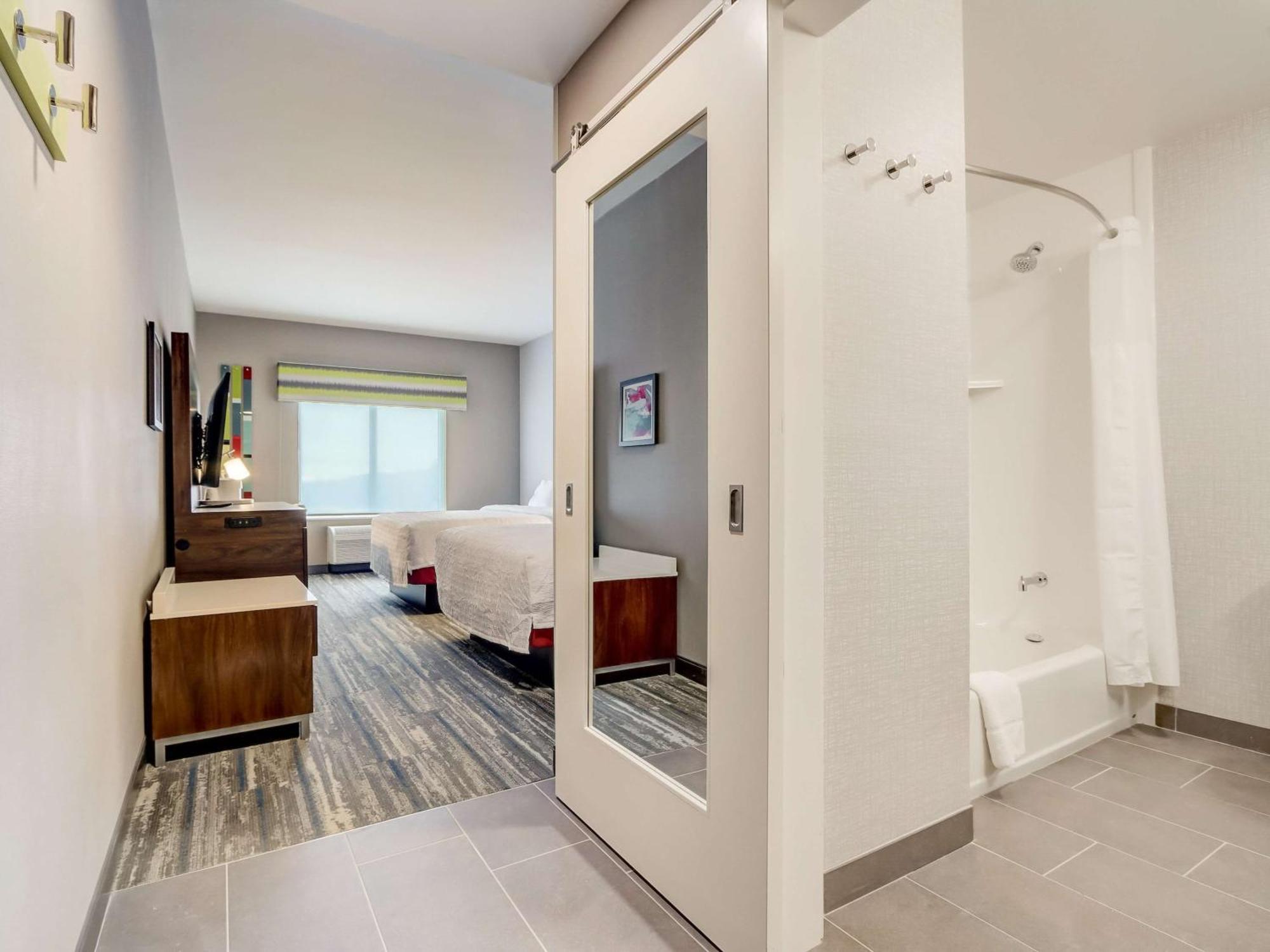 Hampton Inn & Suites Cincinnati Midtown Rookwood Exterior foto